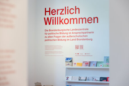 Herzlich willkommen: Die Ausstellung zur Landtagswahl in Brandenburg 2024