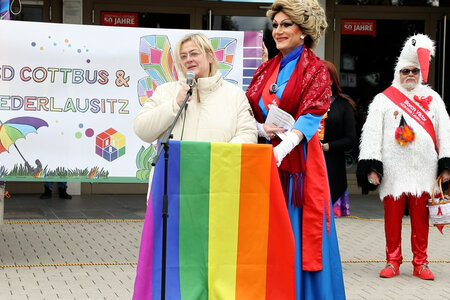 Schillernde Erscheinung – Dragqueen beim CSD Cottbus