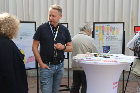 Die Landeszentrale mit einem Infostand auf dem Aktionstag Demokratie in Potsdam