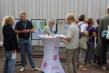 Die Landeszentrale mit einem Infostand auf dem Aktionstag Demokratie in Potsdam