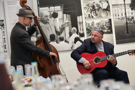 Musikalische Begleitung durch Yenz Saleh (li.) und Olaf Mücke.