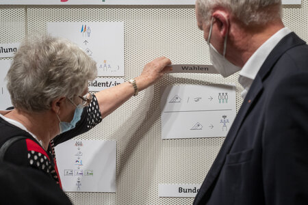Am Ende der Ausstellung können die Besucherinnen und Besucher ihr gewonnenes Wissen beim Bilderrätsel testen.