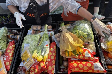 Begehrte Extras – Blumen und Chips, aber auch Honig und Pralinen – zählen zu den seltenen Beigaben