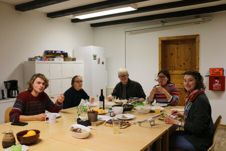 Mittagspause bei einem Workshop im Biosphärenreservat Flusslandschaft Elbe