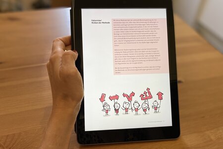 Umgang mit Verschwörungserzählungen. Ausschnitt aus dem Bildungsmaterial