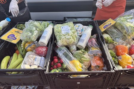 Von Blumenkohl und Salat bis Joghurt und Käse – Die vorab gepackten Kisten, die alle die gleichen Lebensmittel enthalten sollen