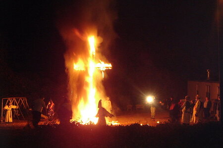 Brennendes Kreuz als markantes Symbol des Klans