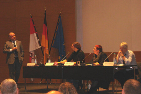 v.l.: Dr. Heiner Flassbeck, Alexis Passadakis, Dr. Martina Weyrauch und Dr. Helm