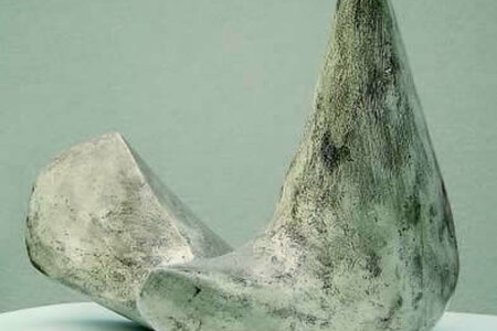Taube, begradigt. 2002, Gips, getönt, H. 27 cm