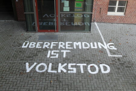 Rechter "Kommentar" zu einer Ausstellung über Migration in Deutschland 
