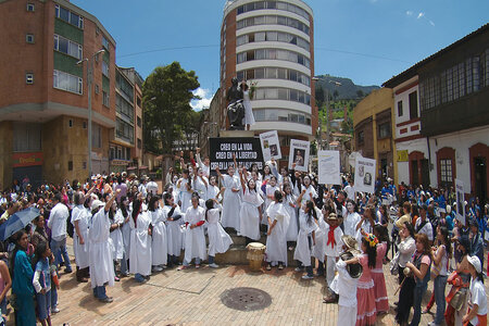 Internationaler Frauentag 2009 in Bogotá (Kolumbien):  „Creo en la libertad“ (dt. „Ich glaube an die Freiheit“). Foto: Alexander Torrenegra |Wikipedia | CC BY-SA