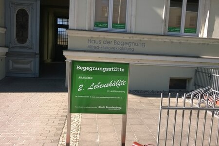 Foto: Akademie 2. Lebenshälfte Eingang zum Seminarraum