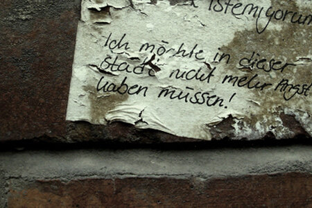 er Aufschrift "möchte in dieser Stadt keine Angst mehr haben"