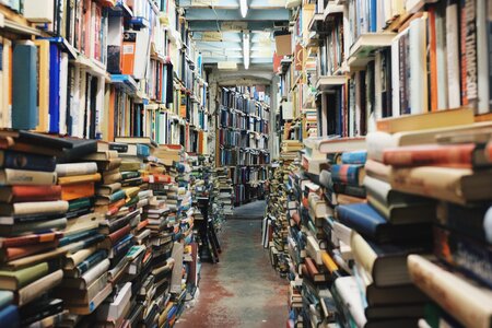 Bibliothek mit alten Büchern. Bild: pixabay, CCO