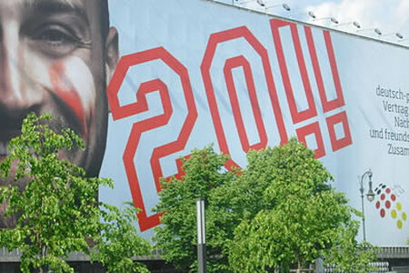 Plakat in Berlin 2011: 20 Jahre deutsch-polnischer Nachbarschaftsvertrag; Foto: Gregor Helms Plakat in Berlin 2011: 20 Jahre deutsch-polnischer Nachbarschaftsvertrag