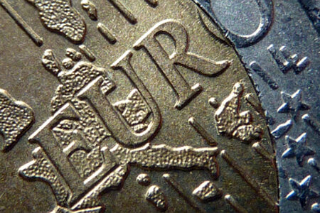 Bild: Lupo / pixelio.de Euro-Schriftzug