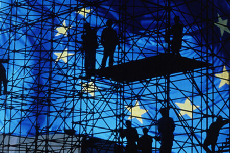Baustelle vor der Europa-Fahne
