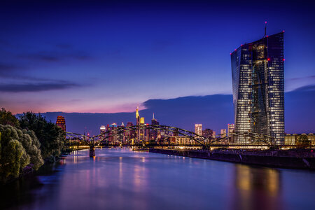 Die Europäische Zentralbank in Frankfurt am Main. Foto: Frank Friedrichs | Frankfurt Skyline EZB 1| flickr | Lizenz CC BY-NC-ND Die EZB in Frankfurt am Main