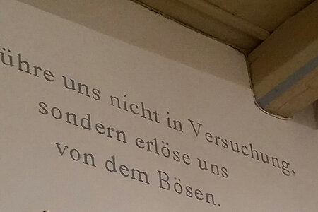 In der Kirche von Brüssow Aufschrift in der Kirche von Brüssow "Und führe uns nicht in Versuchung ..."