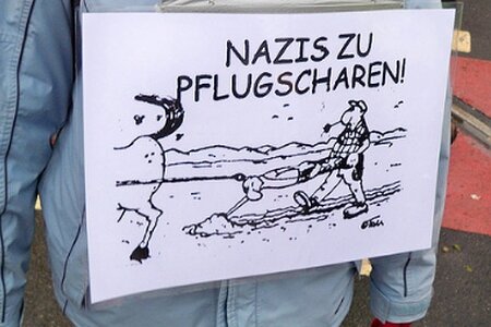 Nazis zu Pflugscharen