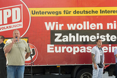 NPD auf Deutschlandtour 2012. Foto: Martin U.; CC BY-NC-SA 2.0" NPD auf Deutschlandtour 2012