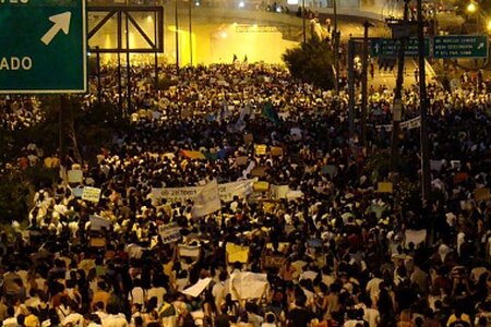 Proteste gegen die Preiserhöhung für öffentliche Verkehrsmittel in Brasilien. © Isaac Ribeiro | flickr | CC BY-SA 2.0 Proteste gegen die Preiserhöhung für öffentliche Verkehrsmittel in Brasilien.