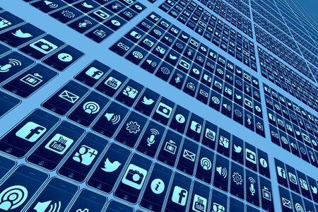 Verliert die "vierte Gewalt" an Bedeutung? Social Media Buttons