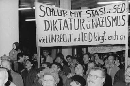 Stürmung der Stasi-Zentrale 1990