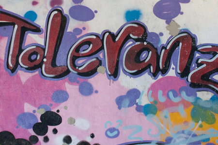 Foto: Jan Meine | flickr | CC BY-NC-SA Toleranz-Graffiti an einer Schule