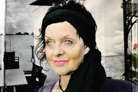 Die Künstlerin Katrin Büchel. Ausschnitt aus dem Ausstellungsflyer Die Künstlerin Katrin Büchel