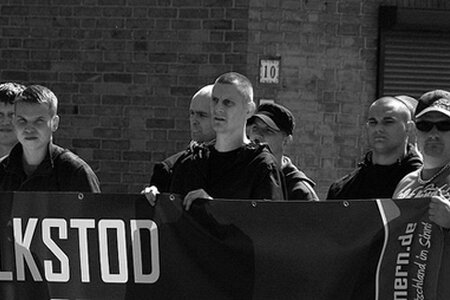 Neonaziaufmarsch am 1. Mai 2012 in NeubrandenburgFoto: KamiSilenceAction | flickr.com Neonaziaufmarsch am 1. Mai 2012 in Neubrandenburg