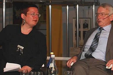 Martina Weyrauch und Siegfried Schiele diskutieren 