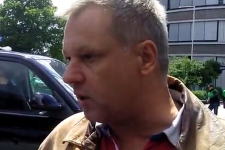 Parteichef Christian Worch gilt als Stratege in der Neonazi-Szene. Er hat maßgeblich das Konzept der Freien Kameradschaften mitentwickelt, in der sich gewaltbereite Rechtsextremisten versammeln - ohne Parteistrukturen und Mitgliedsbuch. Bildquelle:youtube Christian Worch