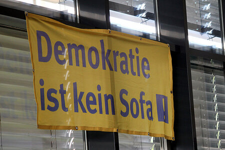 "Demokratie ist kein Sofa"