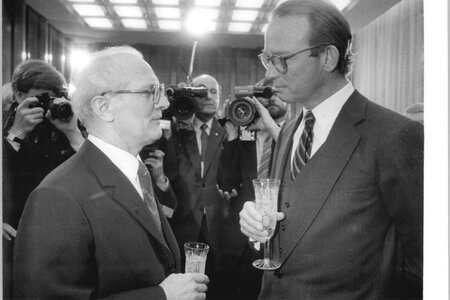 Hans Otto Bräutigam (rechts) mit Erich Honecker