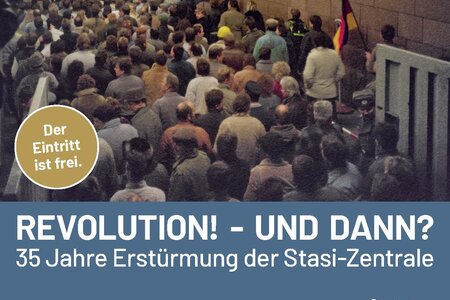 Szene der Erstürmung der Stasi-Zentrale in Berlin