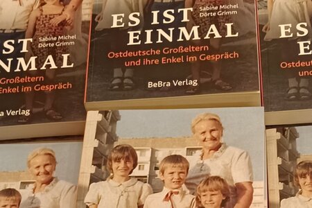 Buchcover "ES IST EINMAL Ostdeutsche Großeltern und ihre Enkel im Gespräch"