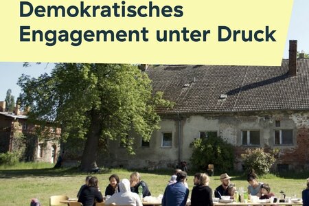 Lange Tafel im Grünen