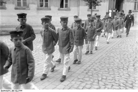 Zöglinge des Militärwaisenhauses, 1932, Bundesarchiv, Bild 102-13290 Zöglinge des Militärwaisenhauses, 1932, Bundesarchiv, Bild 102-13290