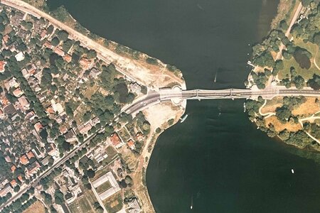 Mauerstreifen zu beiden Seiten nördlich der Glienicker Brücke, 1992 