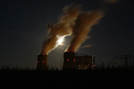 Kraftwerk Schwarze Pumpe bei Nacht, Spremberg, Brandenburg, Deutschland