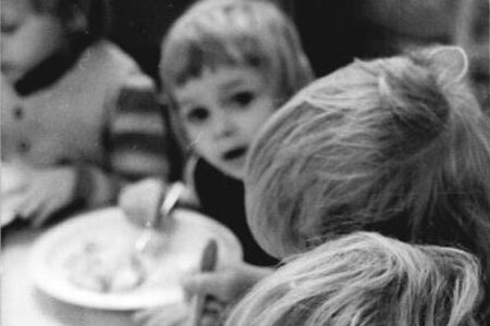 BU: Kinderbetreuungsstätte in Suhl, 1975 (Symbolbild) Quelle: BArch/Schaar, 183-P0303-0014 Kinderbetreuungsstätte in Suhl, 1975 (Symbolbild)