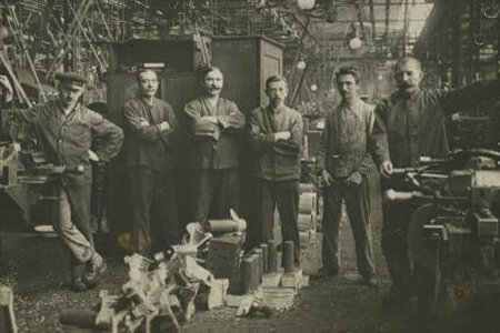 Bildpostkarte: Arbeiter der Lokomotiv-Fabrik, Orenstein Koppel, Drewitz bei Nowawes, 1916, (c)Potsdam Museum