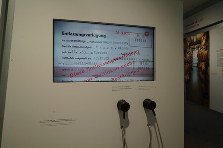 Foto von einer Infotafel in der Ausstellung Einblick ins Geheime im Bundesarchiv