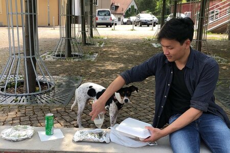 Huy beim Mittagessen