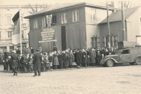 Stalins Tod, Versammlung in Eberswalde; Foto: Bestand Museum Eberswalde, Fotograph unbekannt Stalins Tod, Versammlung in Eberswalde; Foto: Bestand Museum Eberswalde, Fotograph unbekannt