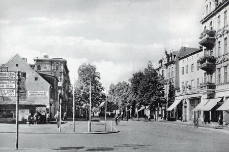 Forst - Berliner Platz mit Blick in die Stalinallee, Foto: Sammlung Frank Henschel Forst - Berliner Platz mit Blick in die Stalinallee, Foto: Sammlung Frank Henschel