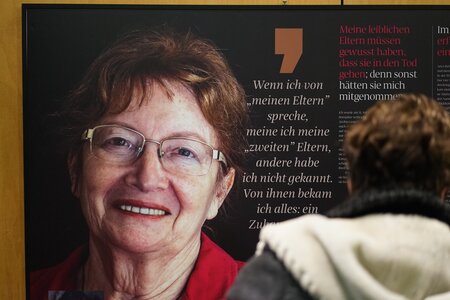 Eine Tafel der Ausstellung "Meine jüdischen Eltern, meine polnischen Eltern"