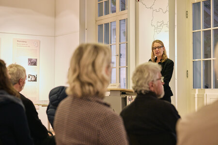 Dr. Anke Silomon