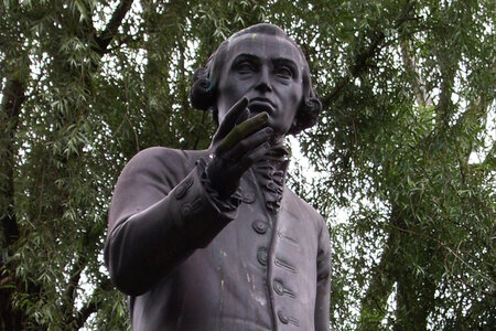 Denkmal Kants in seiner Heimatstadt Königsberg, heute Kaliningrad (Bildhauer: Christian Daniel Rauch)